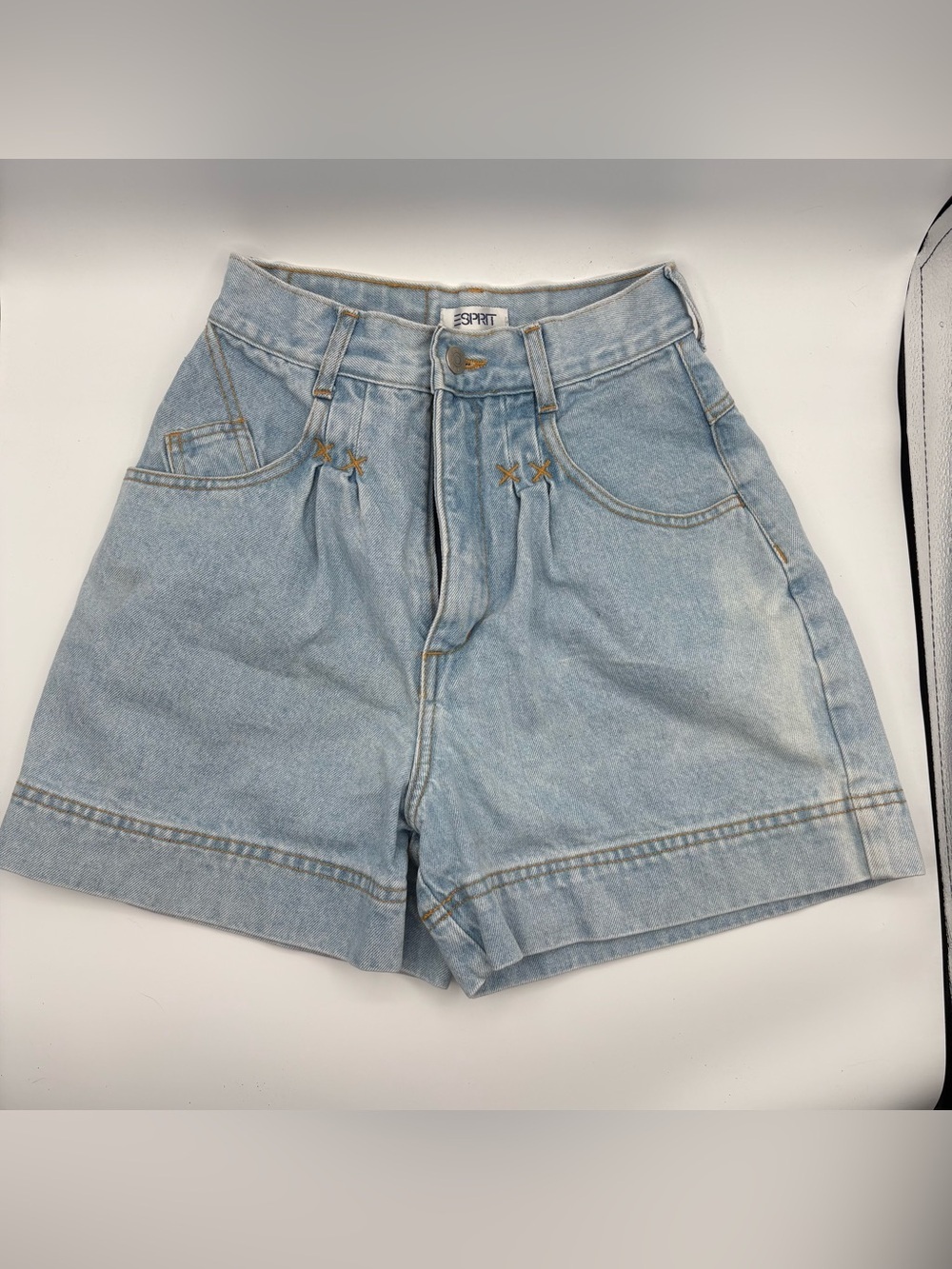 Vintage 80s ESPRIT Light Wash Denim High Waist Pleated Front Mom Shorts Sz 3/4